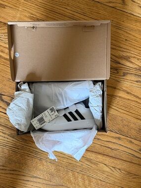 adidas White and Black Toddler bubble comfy 10k